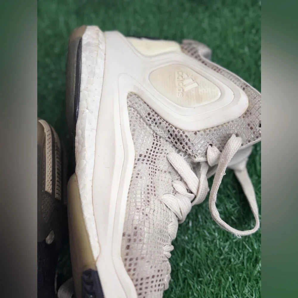 adidas D‎ Rose 5 Boost White Tan Snakeskin Size 10